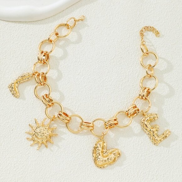 Heart Sun Ray Pendant Decor Golden Color Letter LOVE Statement Necklace - Picture 2 of 3